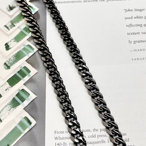 گردنبند مردانه طرح کارتیه Cartier سیاه قلم جنس استیل عیار 316 رنگ کاملا ثابت کد ztk (پس کرایه)
